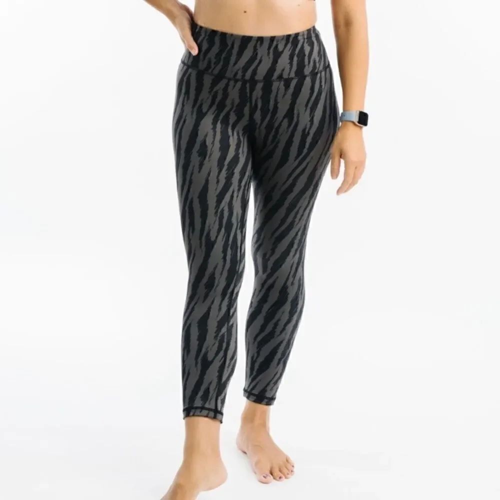 ZYIA Gray Sketch Light n Tight Hi-rise Capri 20"